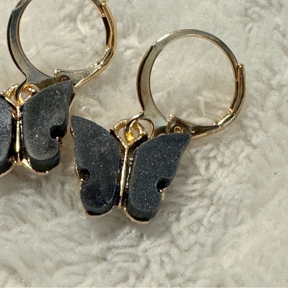 Beautiful Earrings - Picture 5 of 6